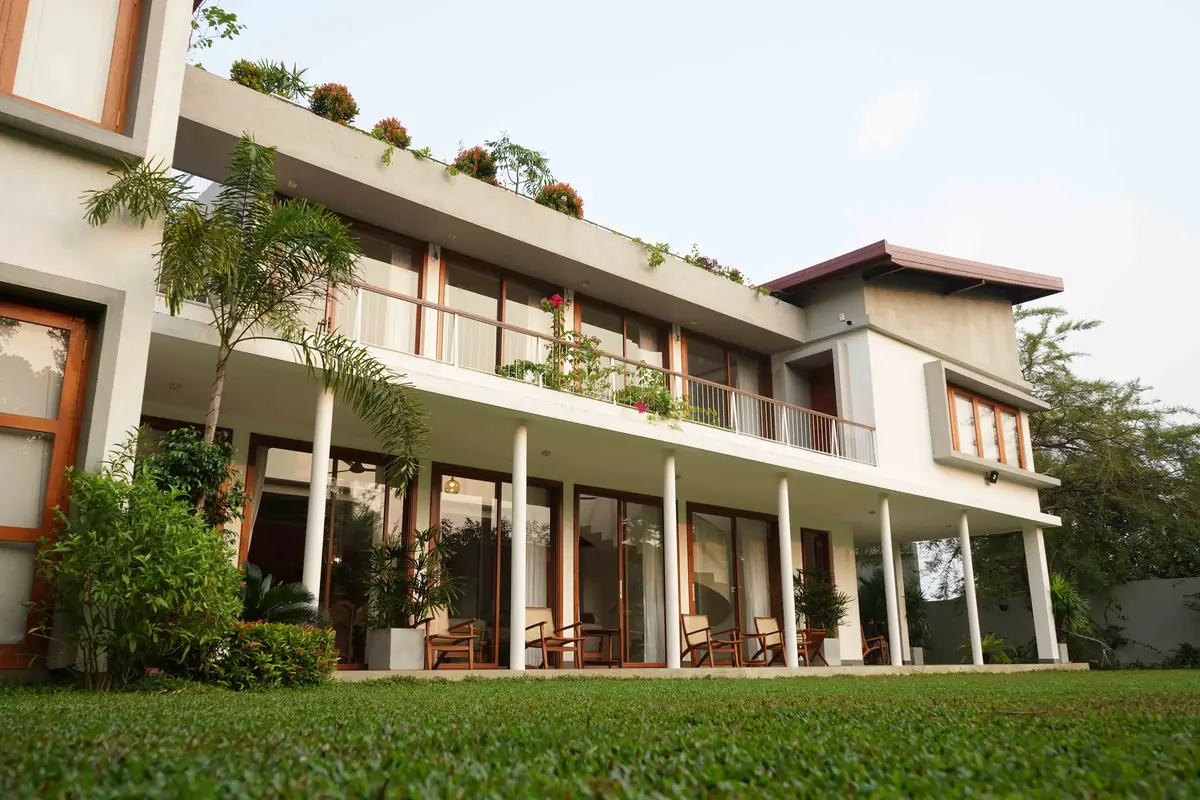 A modern house in Maharagama, photographed by Flomo Notio